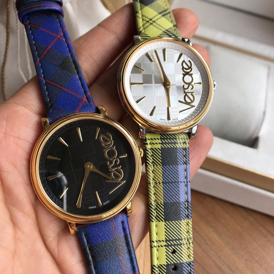 NO:157802,Batch: Original box: 30 new model, Versace THE MANIFESTO series women's watch, unique original leather strap with logo, paired with ultra-thin surface, very good use, ~ 38mm watch diameter, original Swiss movement, sapphire glass!  , versace, versace19860909批: 原盒:30 新款,范思哲Versace THE MANIFESTO 系列女表,独具匠心原装真皮表带带Logo,搭配超薄表面,上手效果非常好,～38毫米表径,瑞士原装机芯,蓝宝石玻璃！,,versace,versace,Watch