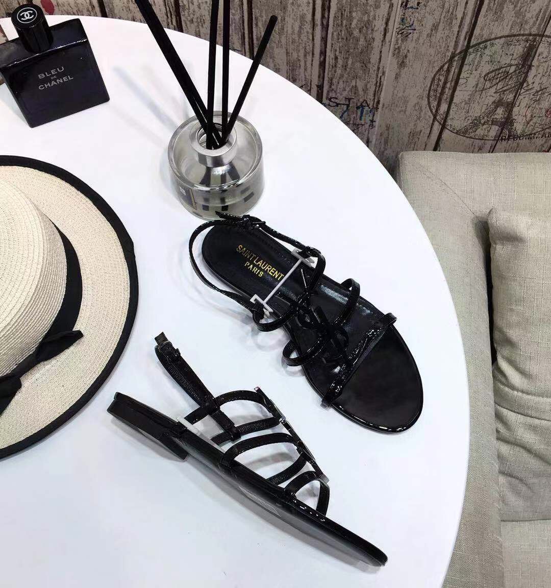 [S * * nt Laurent] modelos explosivos recomendados metal Logo sandalias exclusivos zapatos de primer