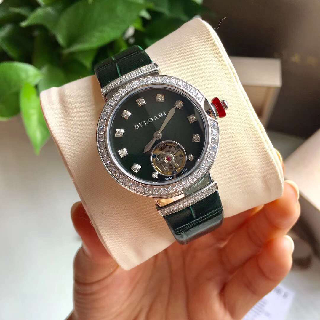 Bvlgari 宝格丽LVCEA系列腕表 翡翠绿飞轮表盘 以简约大方的外形备受现代女性青睐 走时稳定