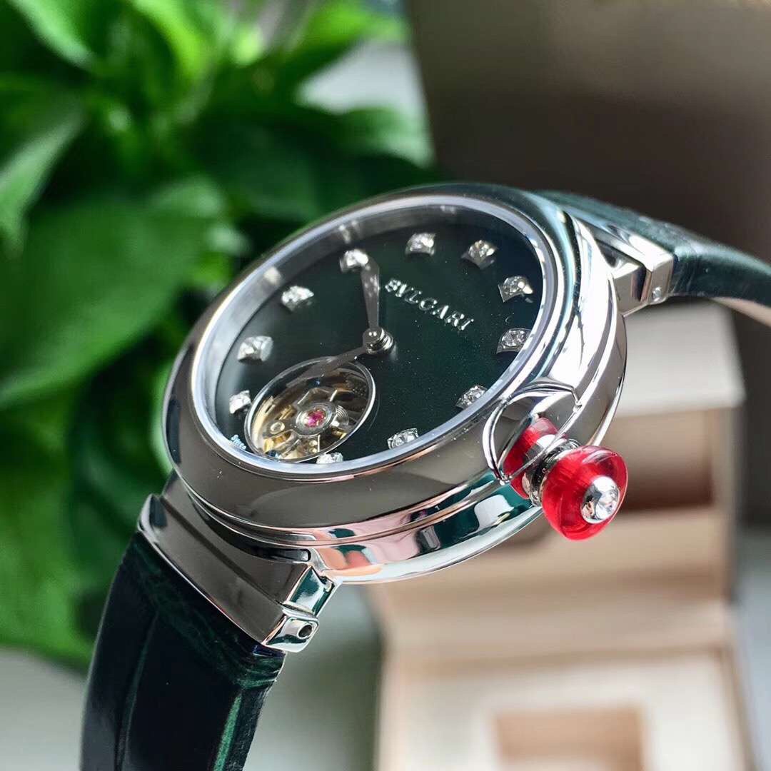 Bvlgari 宝格丽LVCEA系列腕表 翡翠绿飞轮表盘 以简约大方的外形备受现代女性青睐 走时稳定