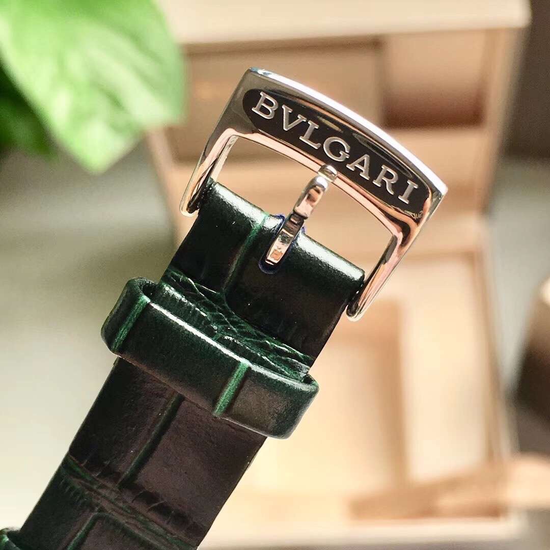 Bvlgari 宝格丽LVCEA系列腕表 翡翠绿飞轮表盘 以简约大方的外形备受现代女性青睐 走时稳定