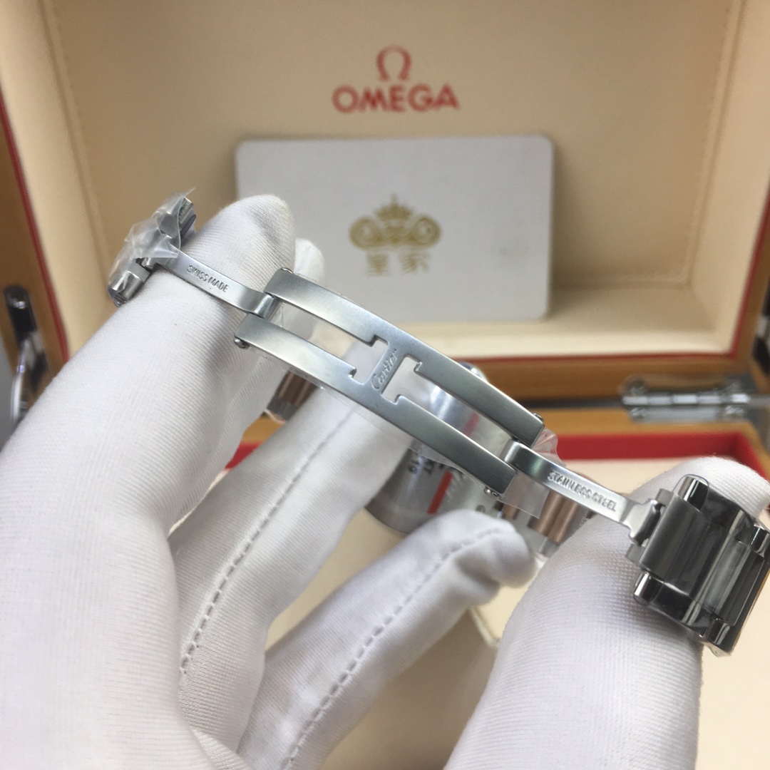 Cartier 皇家 卡地亚蓝气球33尺寸腕表