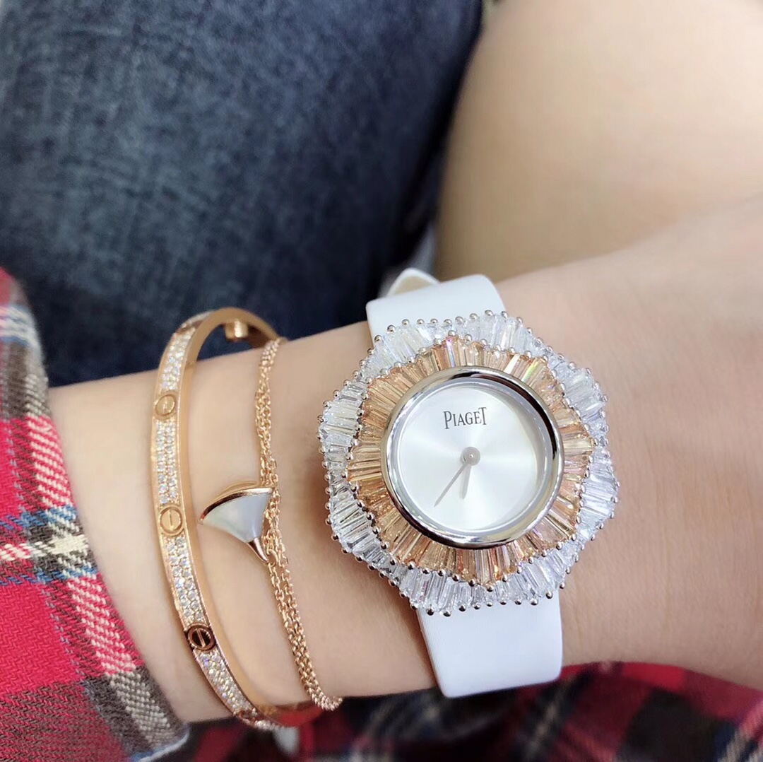Piaget 最新颜色 PIAGET伯爵 Limelight非凡珍品腕表系列 表壳直径为33mm