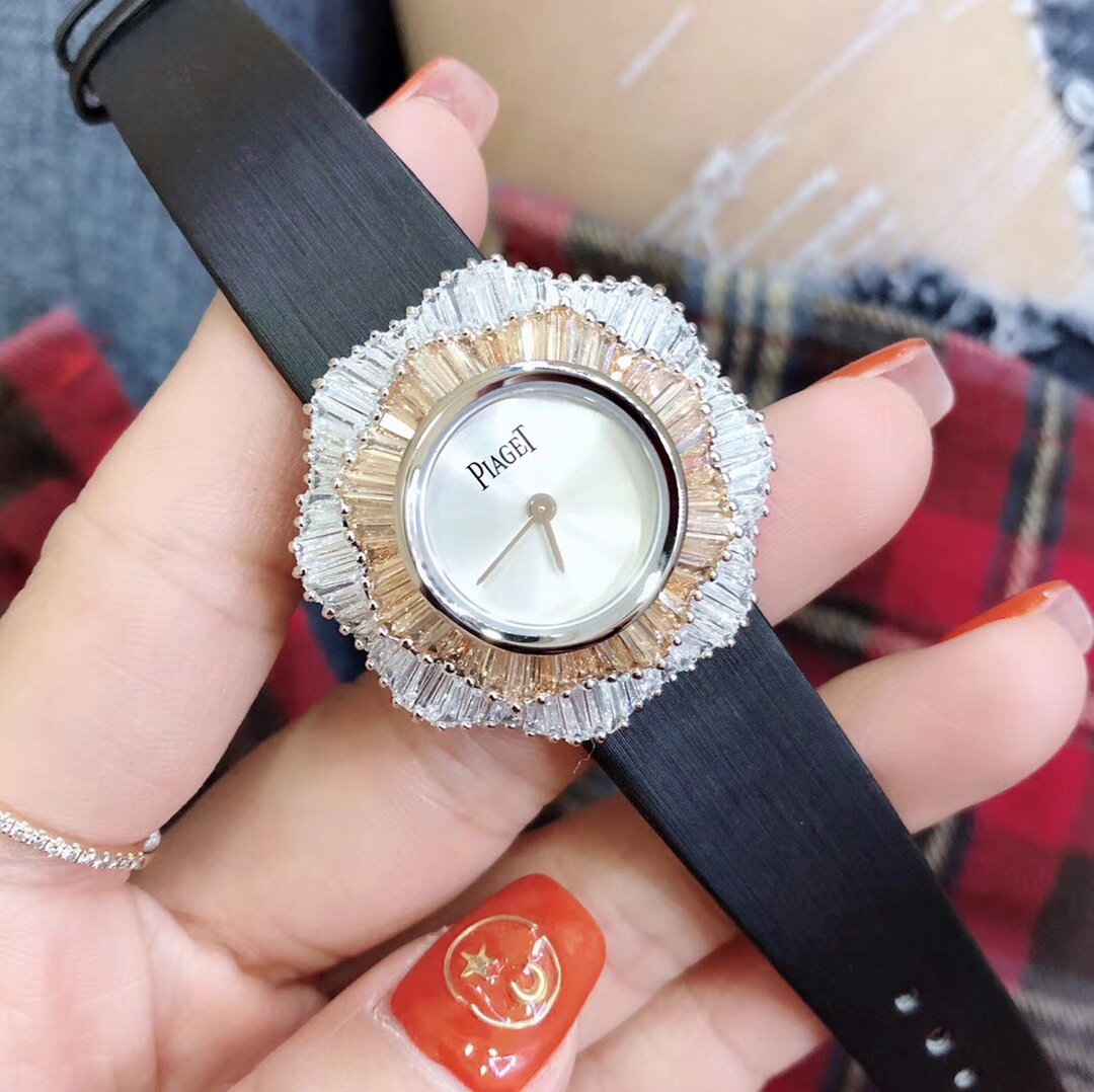 Piaget 最新颜色 PIAGET伯爵 Limelight非凡珍品腕表系列 表壳直径为33mm