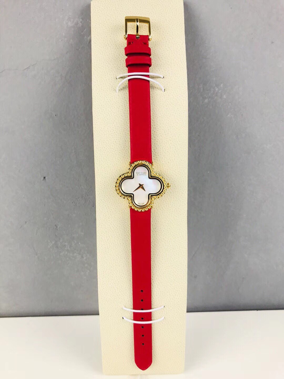Van Cleef & Arpels 品牌：Van Cleef & Arpels · 梵克雅宝 ™