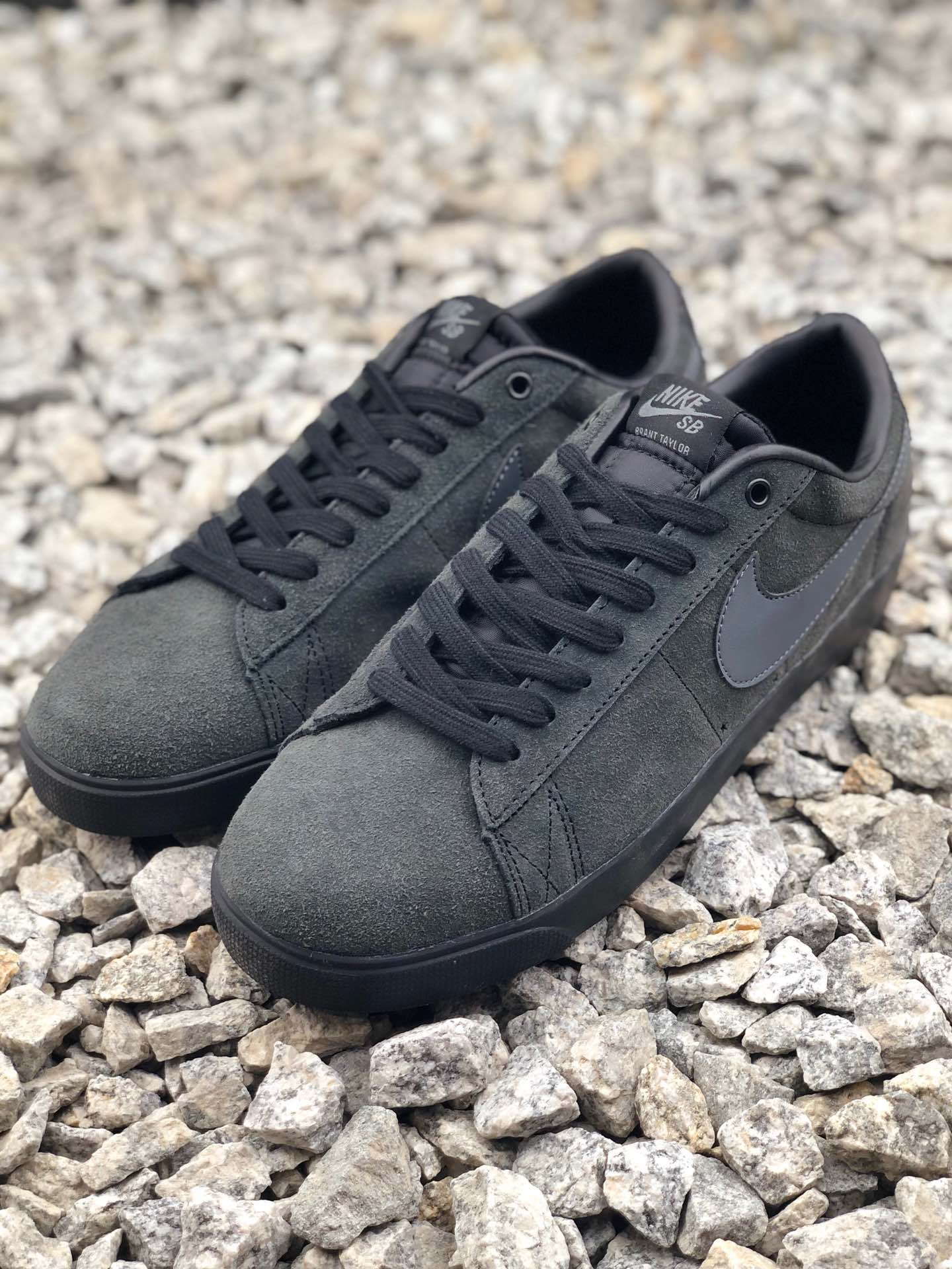 100  公司级！耐克 Nike SB Blazer Low GT 经典开拓者板鞋 进口台湾猪巴革制！<br />号码：35 36 36.5 37.5 38 38.5 39 40 40.5 41 42 42.5 43 44