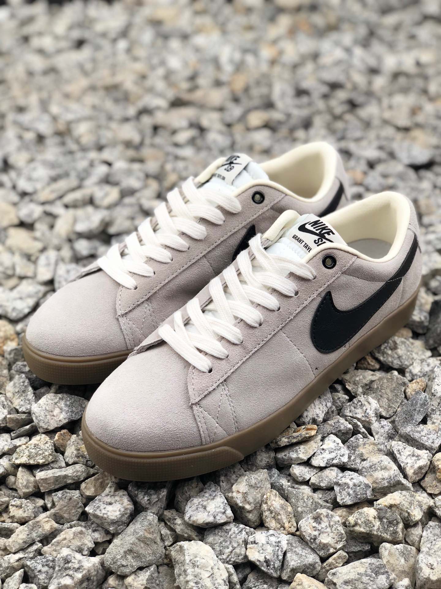 100  公司级！耐克 Nike SB Blazer Low GT 经典开拓者板鞋 进口台湾猪巴革制！<br />号码：35 36 36.5 37.5 38 38.5 39 40 40.5 41 42 42.5 43 44
