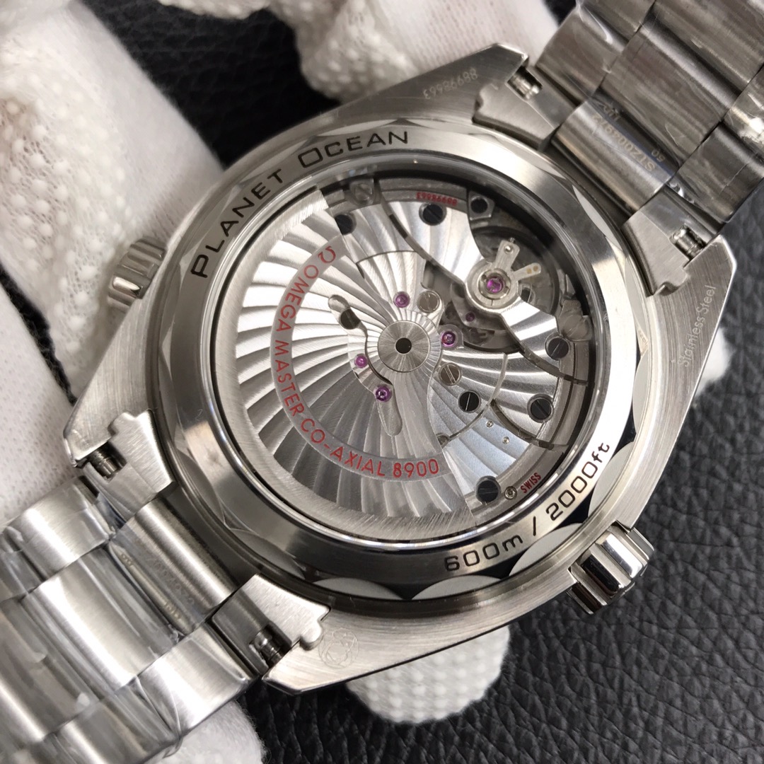VS新品发售：海马600GMT太极圈43.5mm 一体的黑白陶瓷圈