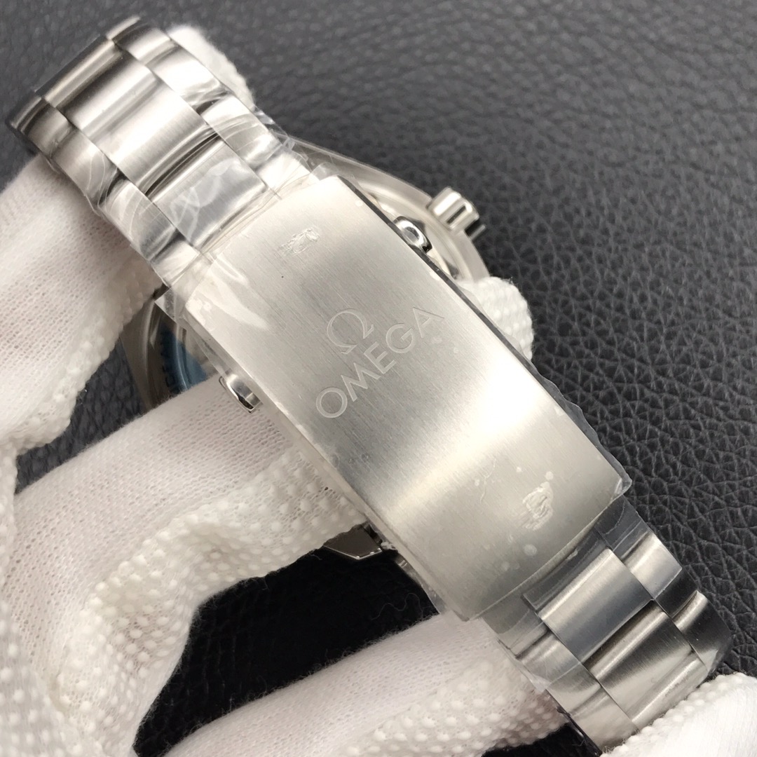 VS新品发售：海马600GMT太极圈43.5mm 一体的黑白陶瓷圈