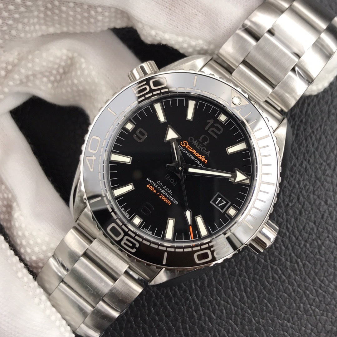 VS新品发售：海马600GMT太极圈43.5mm 一体的黑白陶瓷圈