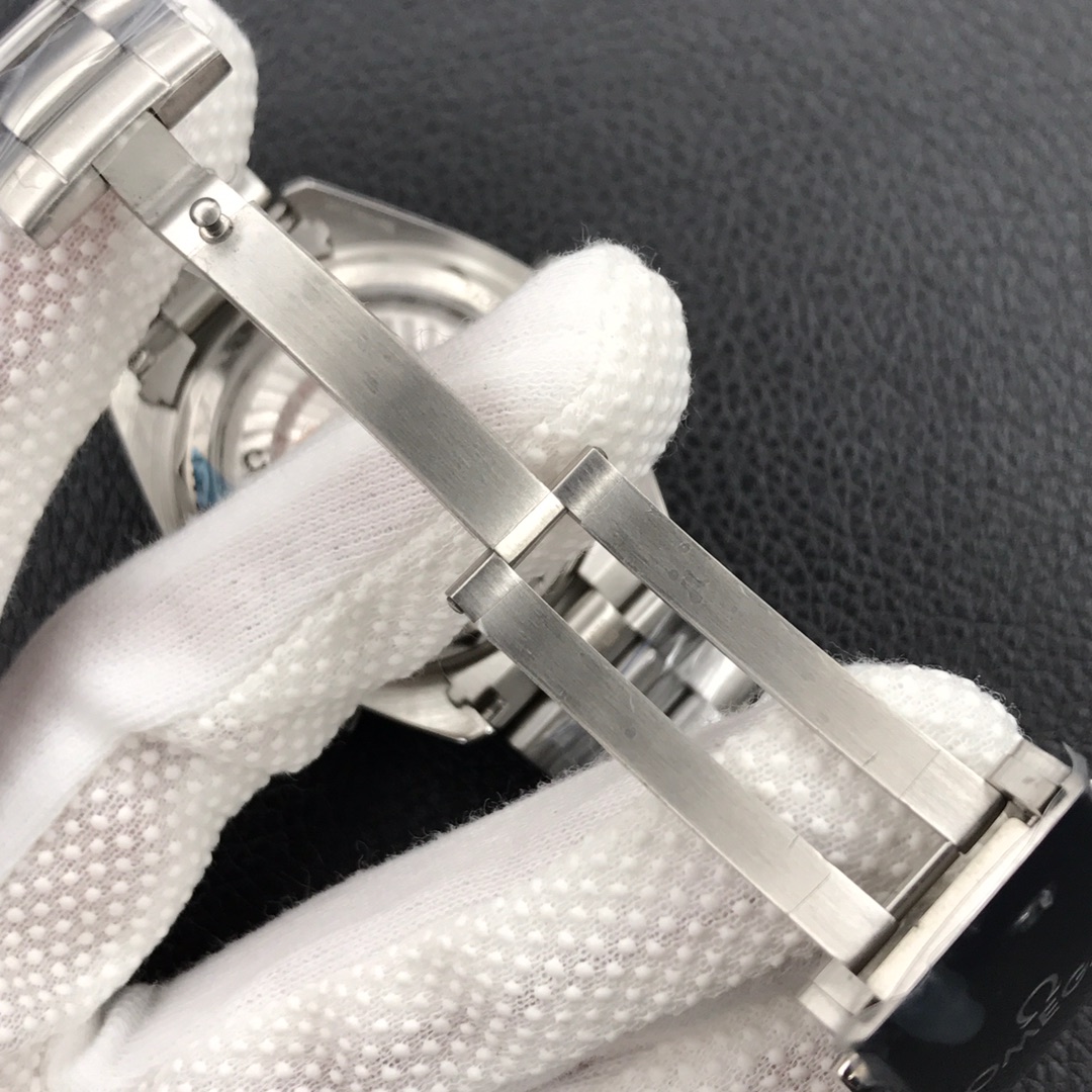 VS新品发售：海马600GMT太极圈43.5mm 一体的黑白陶瓷圈