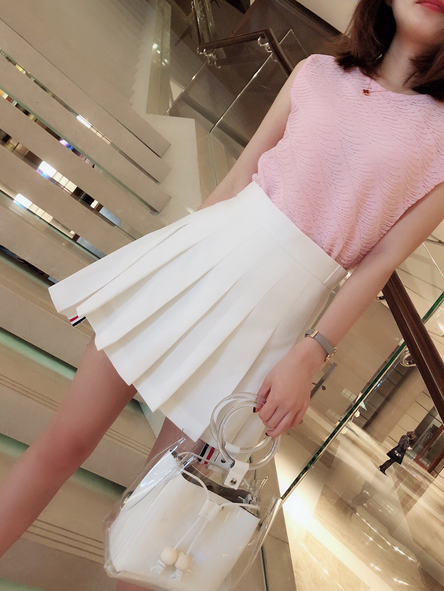 “High Quality Women’s Clothes with Packing Zips by Zipsy and Thom Browne’s New Spring Collection” - 图片 2