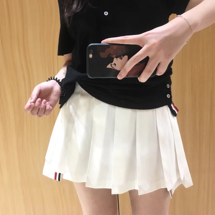 “High Quality Women’s Clothes with Packing Zips by Zipsy and Thom Browne’s New Spring Collection”