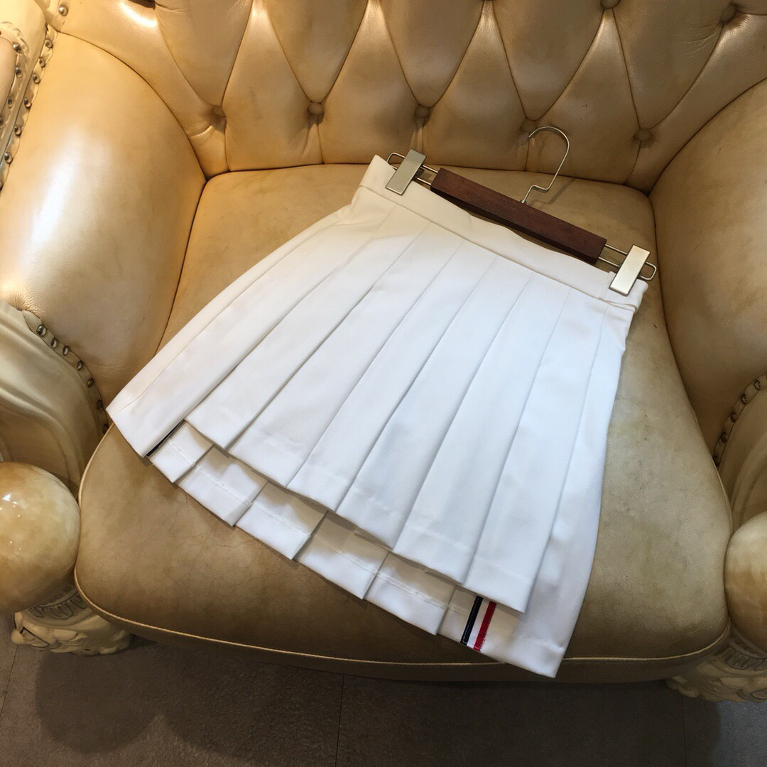 “High Quality Women’s Clothes with Packing Zips by Zipsy and Thom Browne’s New Spring Collection” - 图片 9