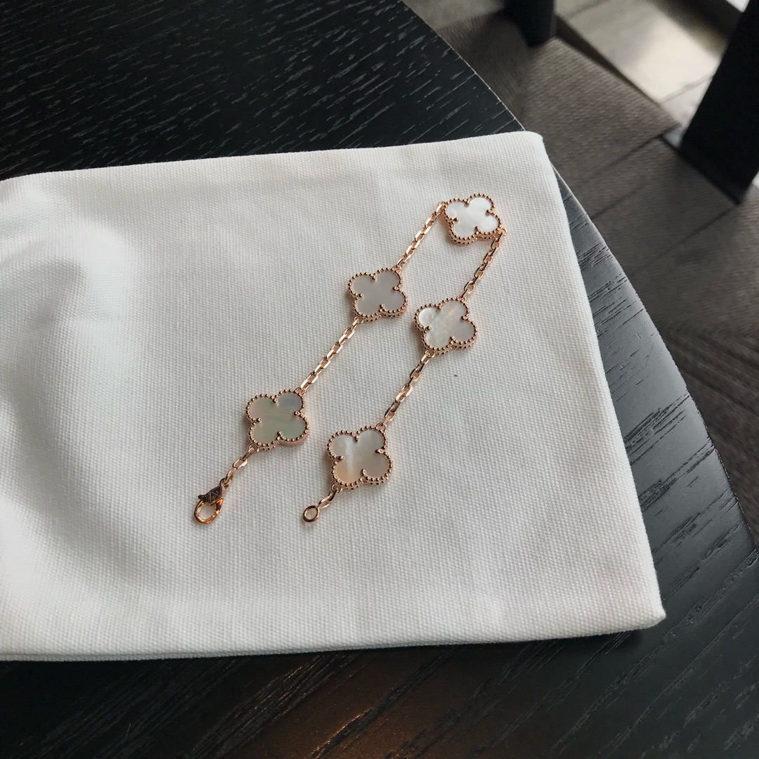 Van Cleef & Arpels 红玉髓/白母贝/黑玛瑙/孔雀石