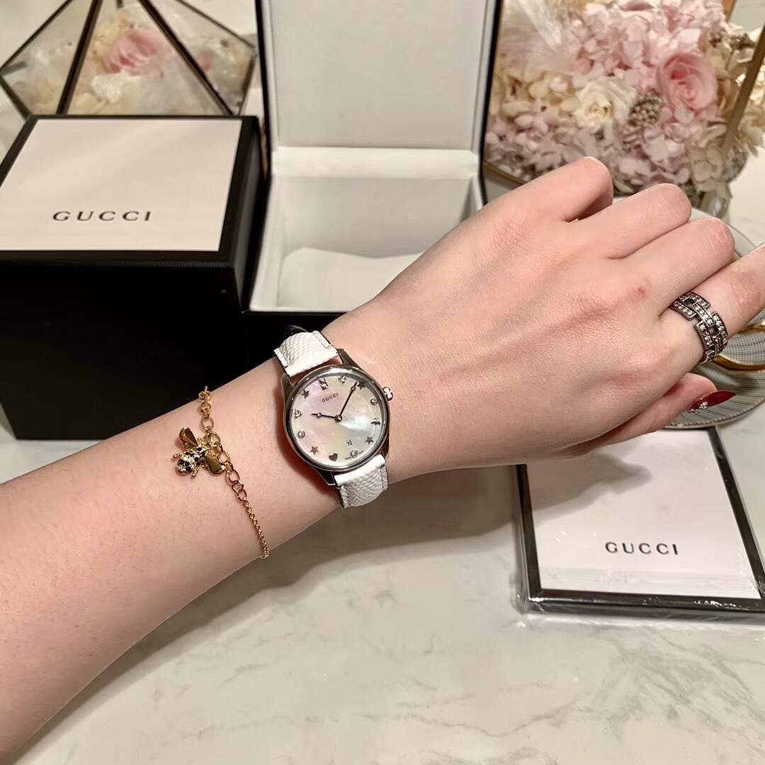 Gucci 古驰-女士腕表 尺寸29mm ，采用精巧的蜜蜂 星星 和心形 造型，表壳以精钢材质打造、不拘一格的设计更臻完美