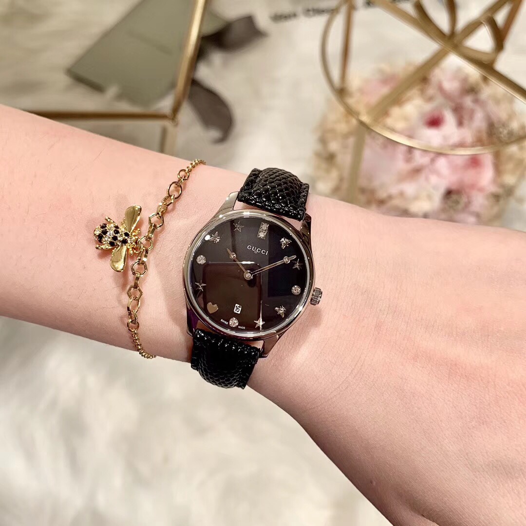 Gucci 古驰-女士腕表 尺寸29mm ，采用精巧的蜜蜂 星星 和心形 造型，表壳以精钢材质打造、不拘一格的设计更臻完美