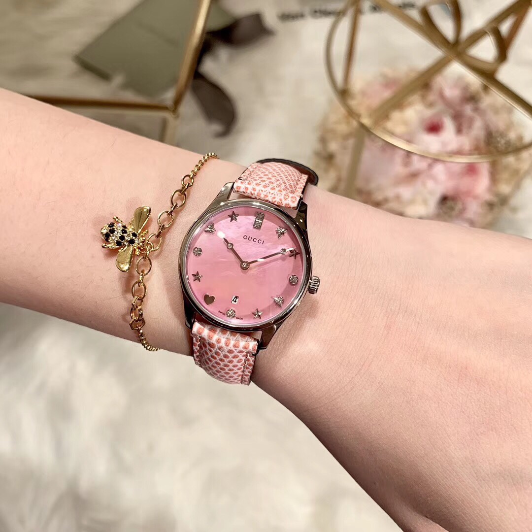 Gucci 古驰-女士腕表 尺寸29mm ，采用精巧的蜜蜂 星星 和心形 造型，表壳以精钢材质打造、不拘一格的设计更臻完美