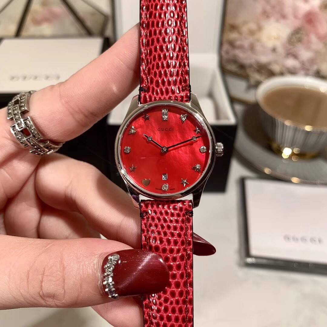 Gucci 古驰-女士腕表 尺寸29mm ，采用精巧的蜜蜂 星星 和心形 造型，表壳以精钢材质打造、不拘一格的设计更臻完美