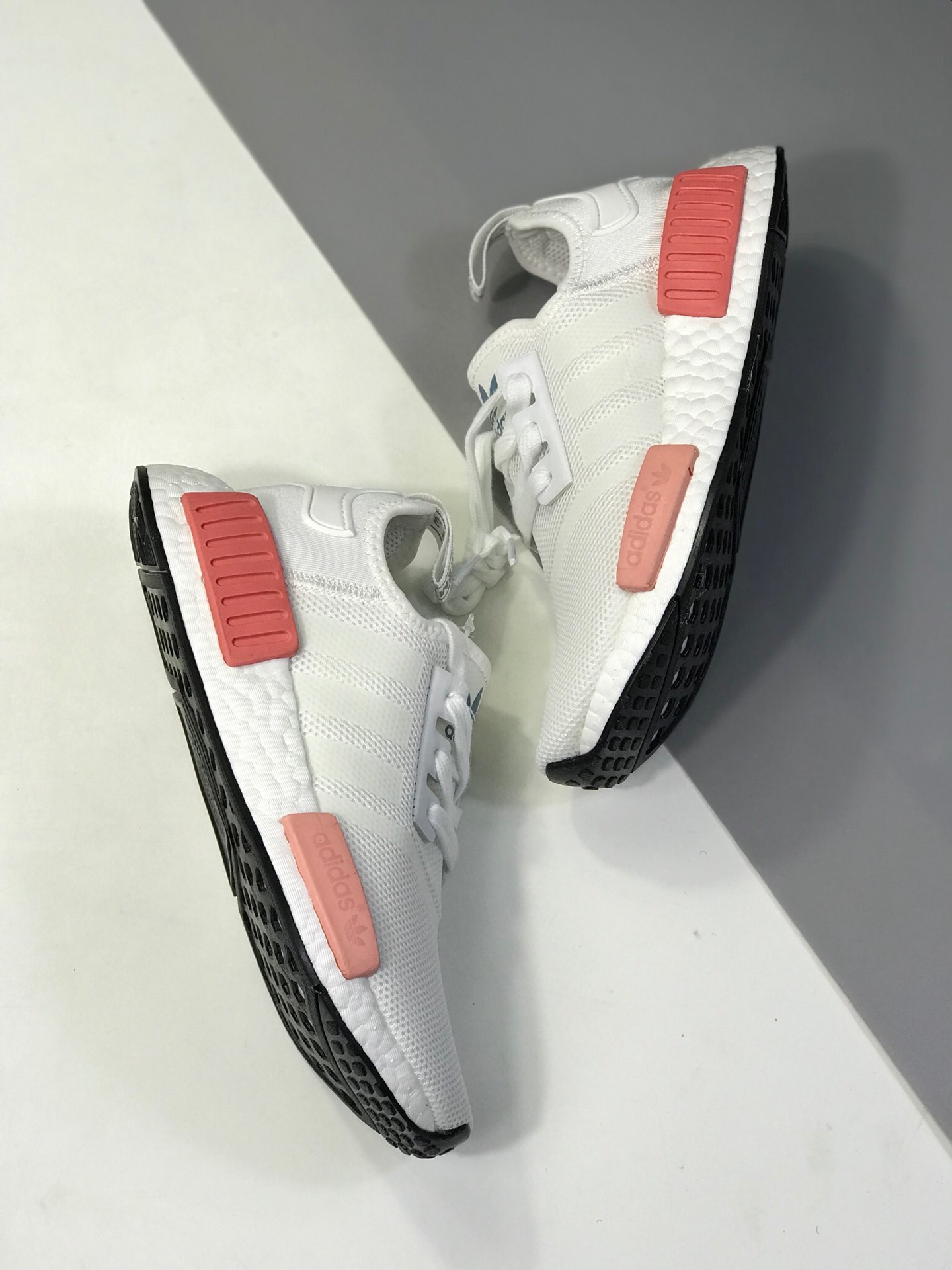 NMD R1  Primeknit Triple Black网面限定  高密度弹性针织 首发新配色 ??Size：36 36.5 37 38 38.5 39 40 40.5 41 42 42.5 43 44 45