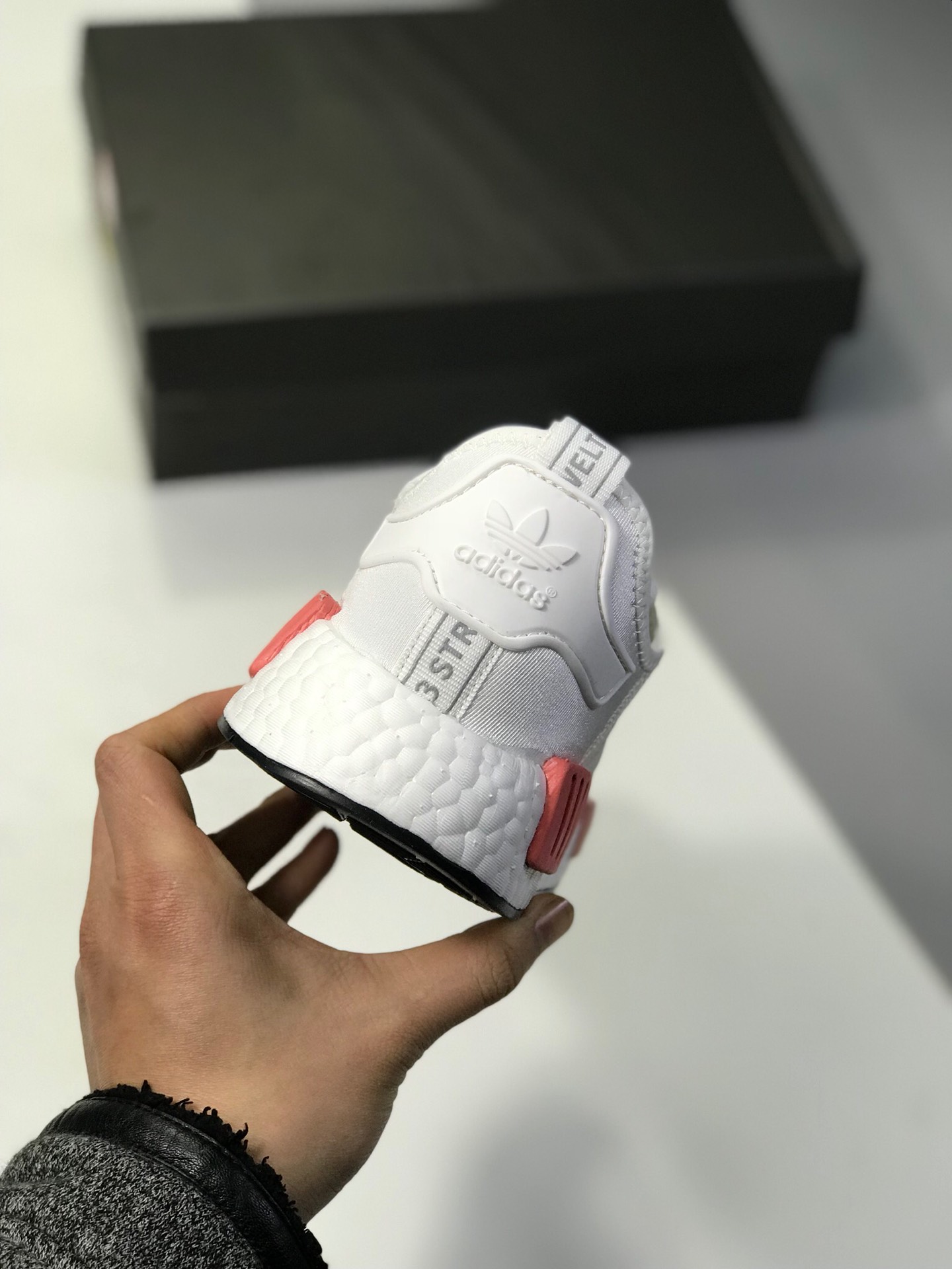 NMD R1  Primeknit Triple Black网面限定  高密度弹性针织 首发新配色 ??Size：36 36.5 37 38 38.5 39 40 40.5 41 42 42.5 43 44 45