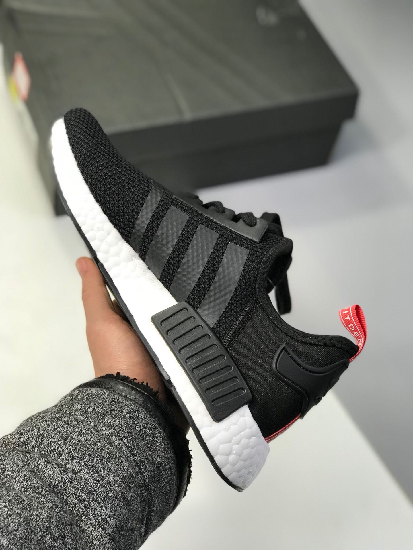 NMD R1  Primeknit Triple Black 网面限定 高密度弹性针织 首发新配色 Size：36 36.5 37 38 38.5 39 40 40.5 41 42 42.5 43 44 45