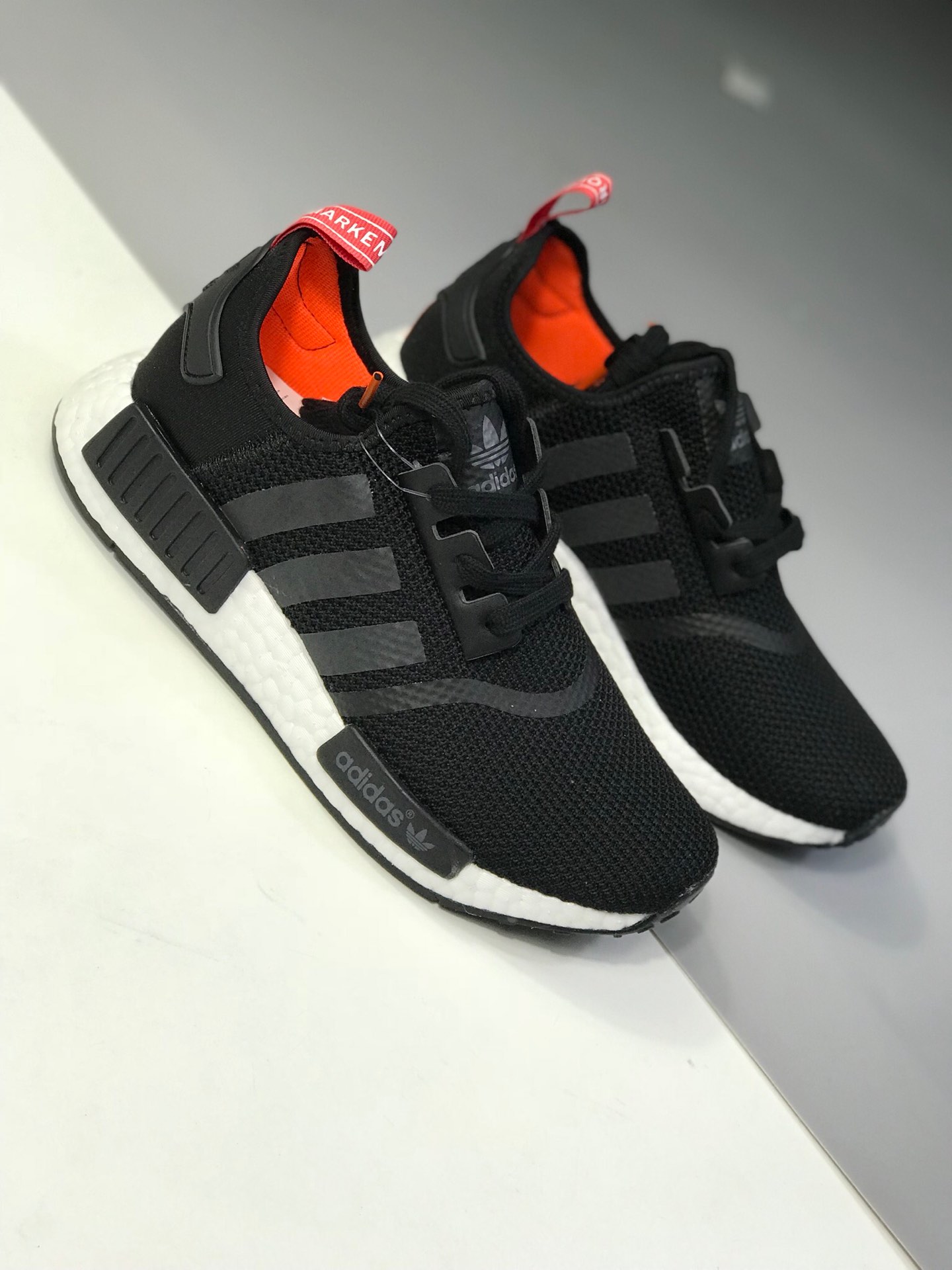 NMD R1  Primeknit Triple Black 网面限定 高密度弹性针织 首发新配色 Size：36 36.5 37 38 38.5 39 40 40.5 41 42 42.5 43 44 45