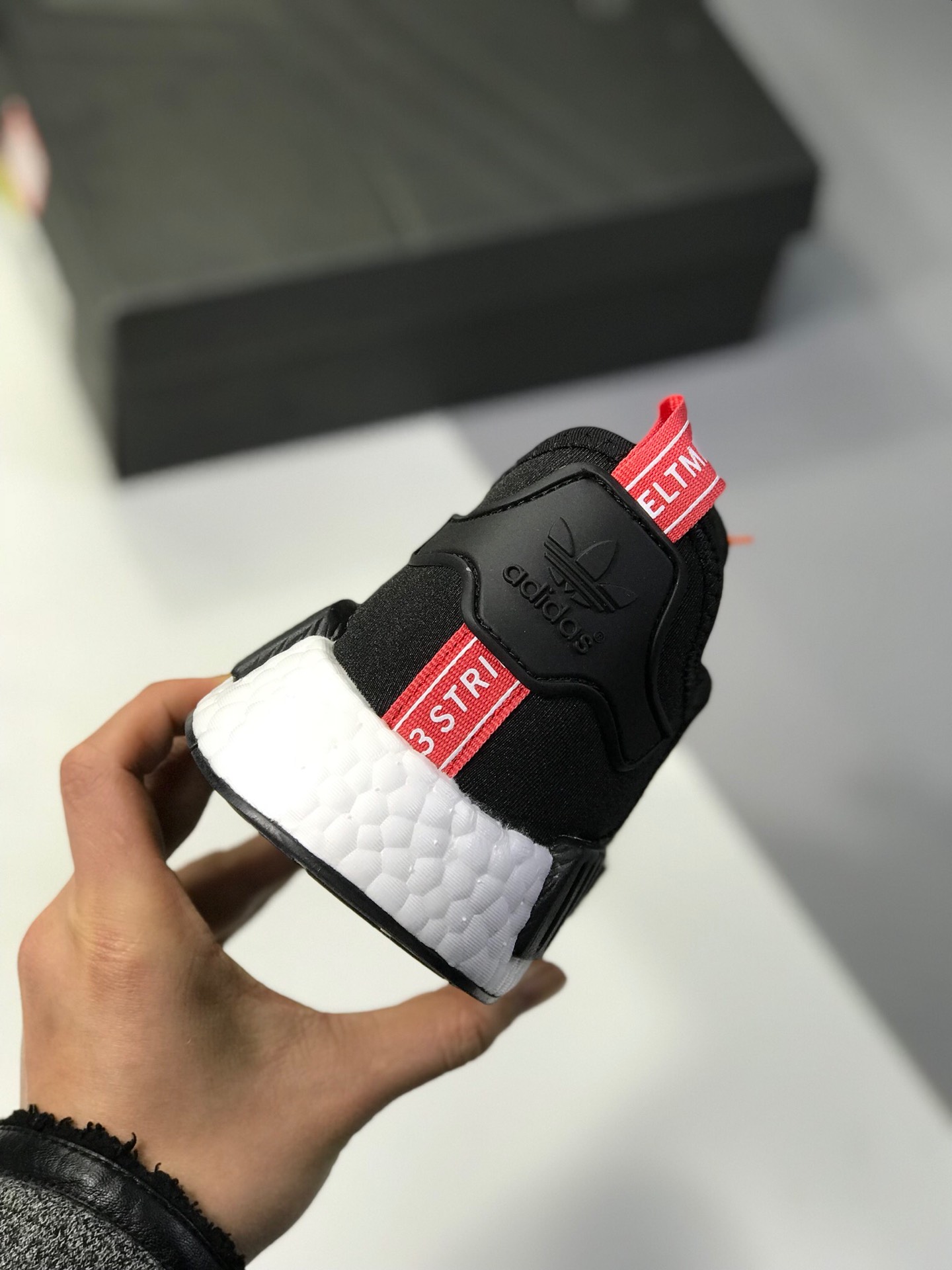 NMD R1  Primeknit Triple Black 网面限定 高密度弹性针织 首发新配色 Size：36 36.5 37 38 38.5 39 40 40.5 41 42 42.5 43 44 45