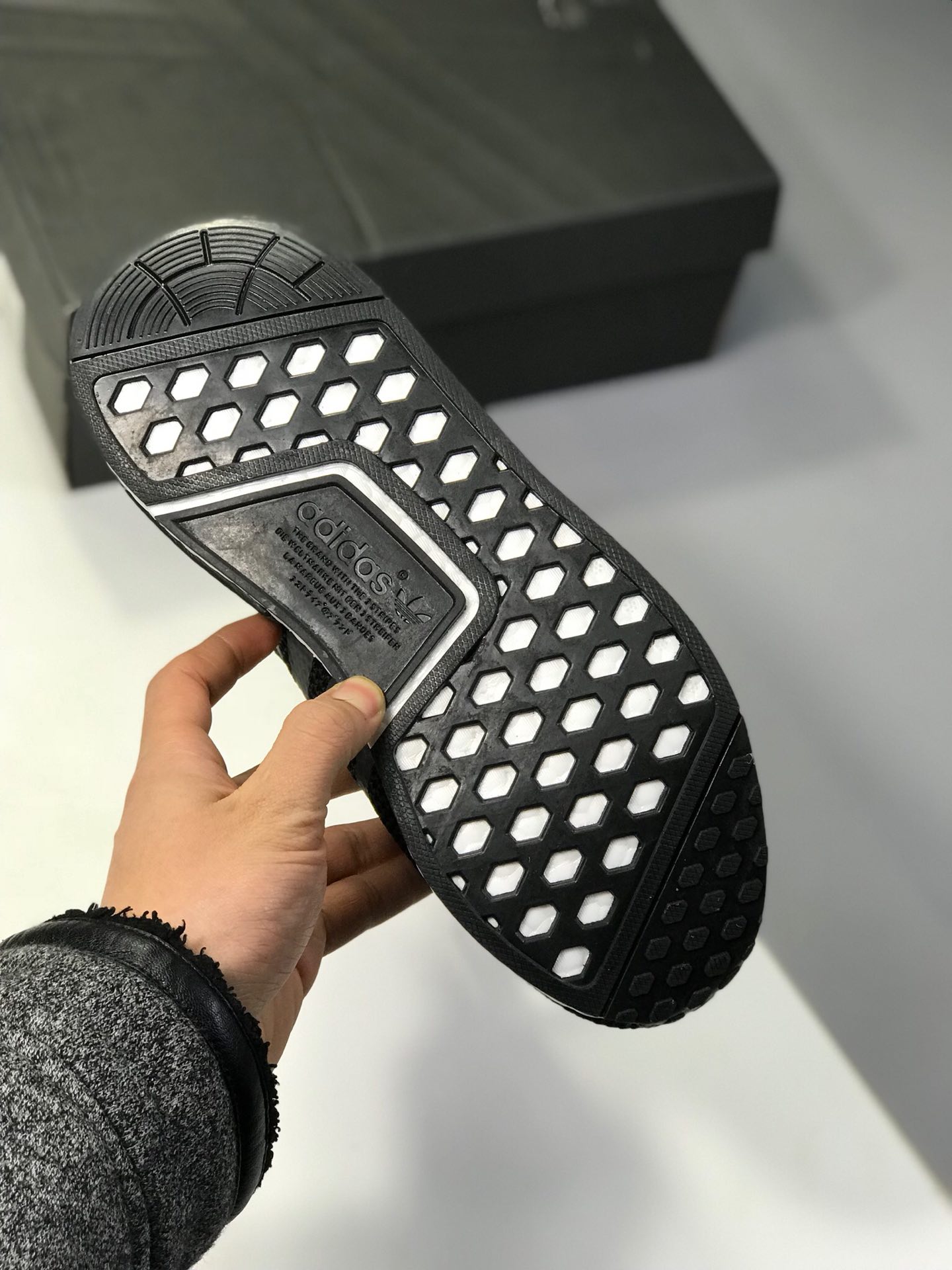 NMD R1  Primeknit Triple Black 网面限定 高密度弹性针织 首发新配色 Size：36 36.5 37 38 38.5 39 40 40.5 41 42 42.5 43 44 45