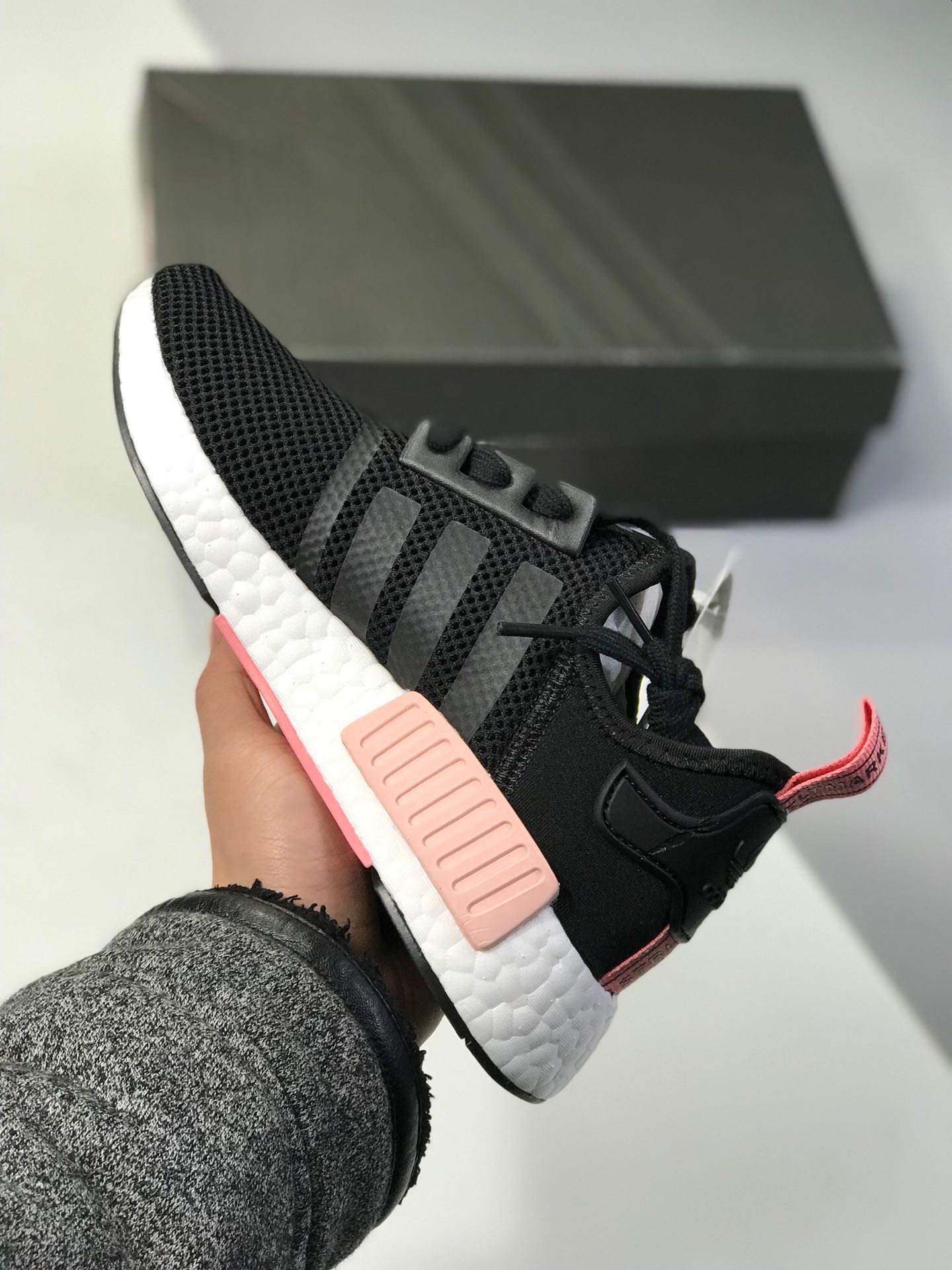 NMD R1  Primeknit Triple Black网面限定  高密度弹性针织 首发新配色 ??Size：36 36.5 37 38 38.5 39 40 40.5 41 42 42.5 43 44 45