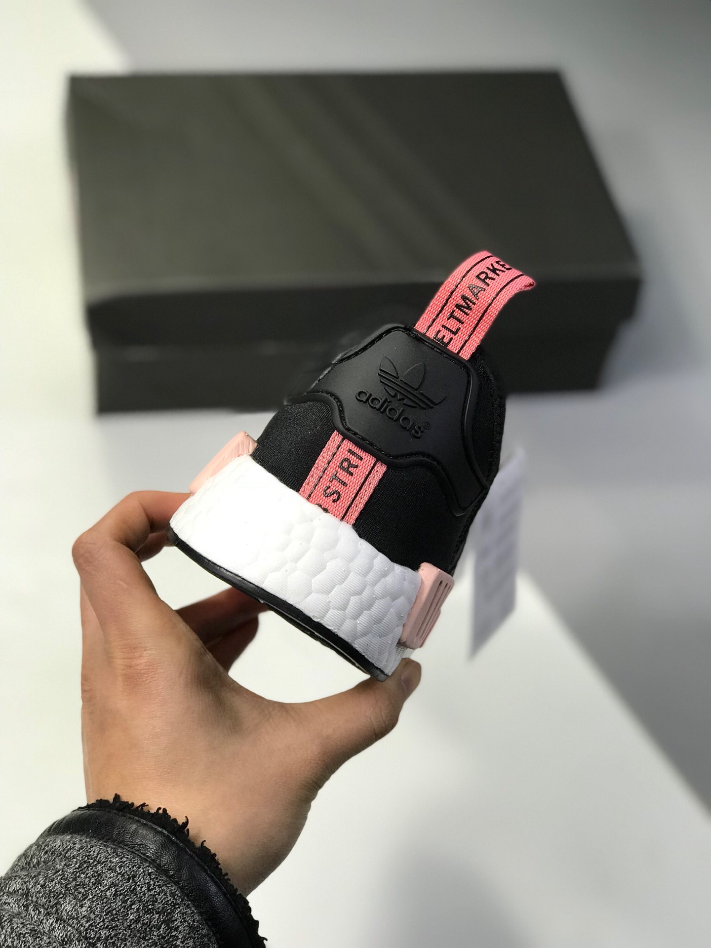 NMD R1  Primeknit Triple Black网面限定  高密度弹性针织 首发新配色 ??Size：36 36.5 37 38 38.5 39 40 40.5 41 42 42.5 43 44 45