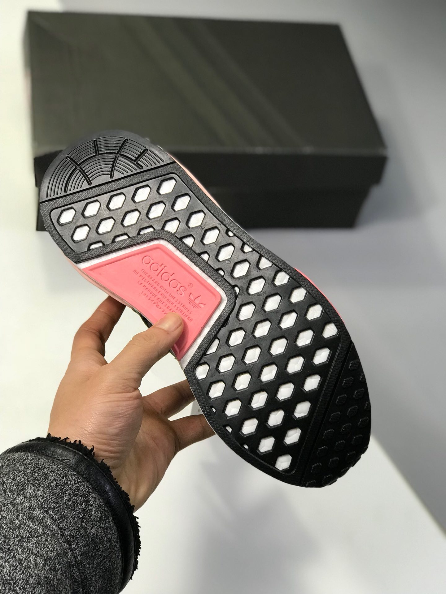 NMD R1  Primeknit Triple Black网面限定  高密度弹性针织 首发新配色 ??Size：36 36.5 37 38 38.5 39 40 40.5 41 42 42.5 43 44 45