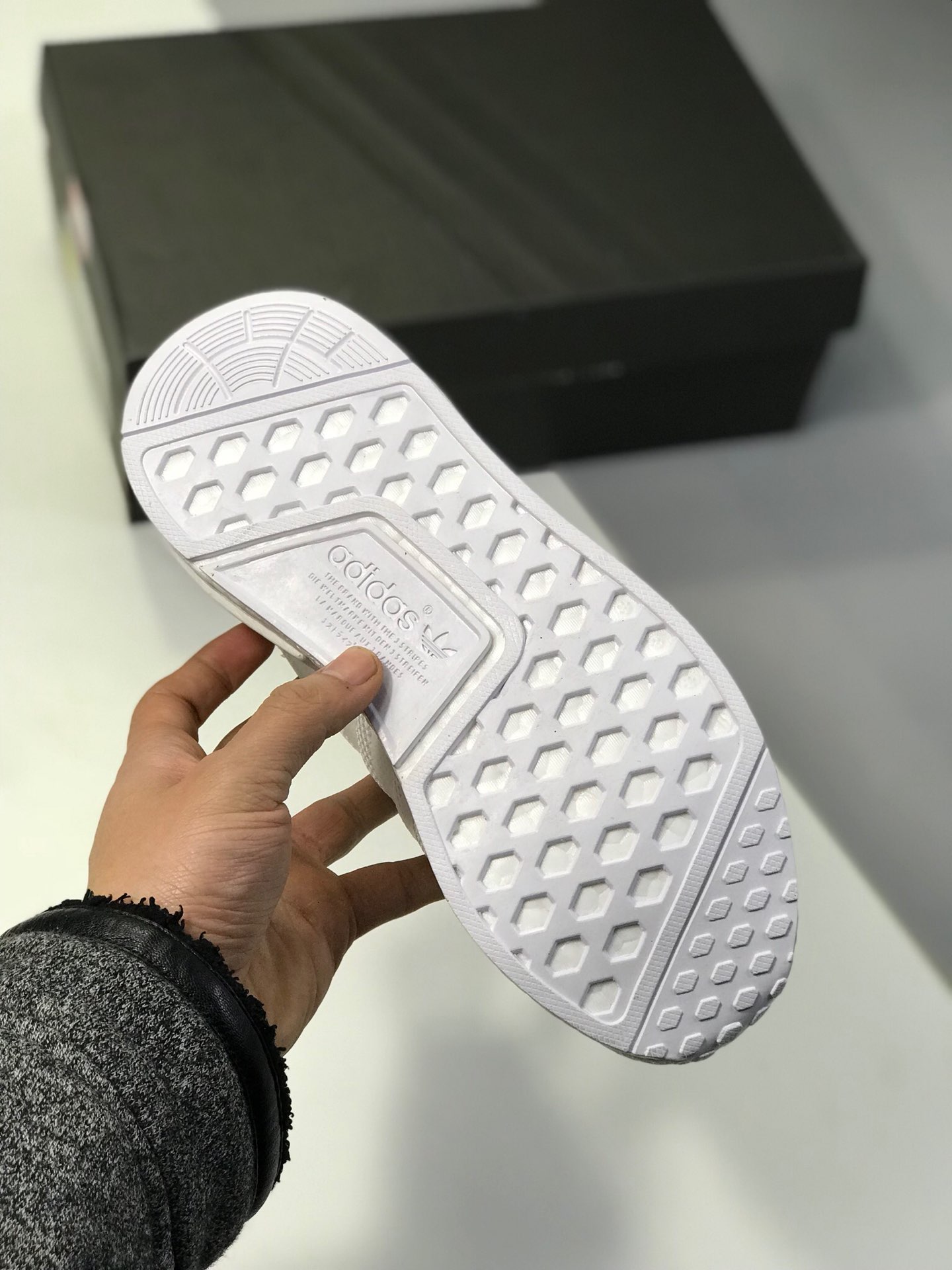 NMD R1  Primeknit Triple Black 网面限定   高密度弹性针织 首发新配色 Size：36 36.5 37 38 38.5 39 40 40.5 41 42 42.5 43 44 45