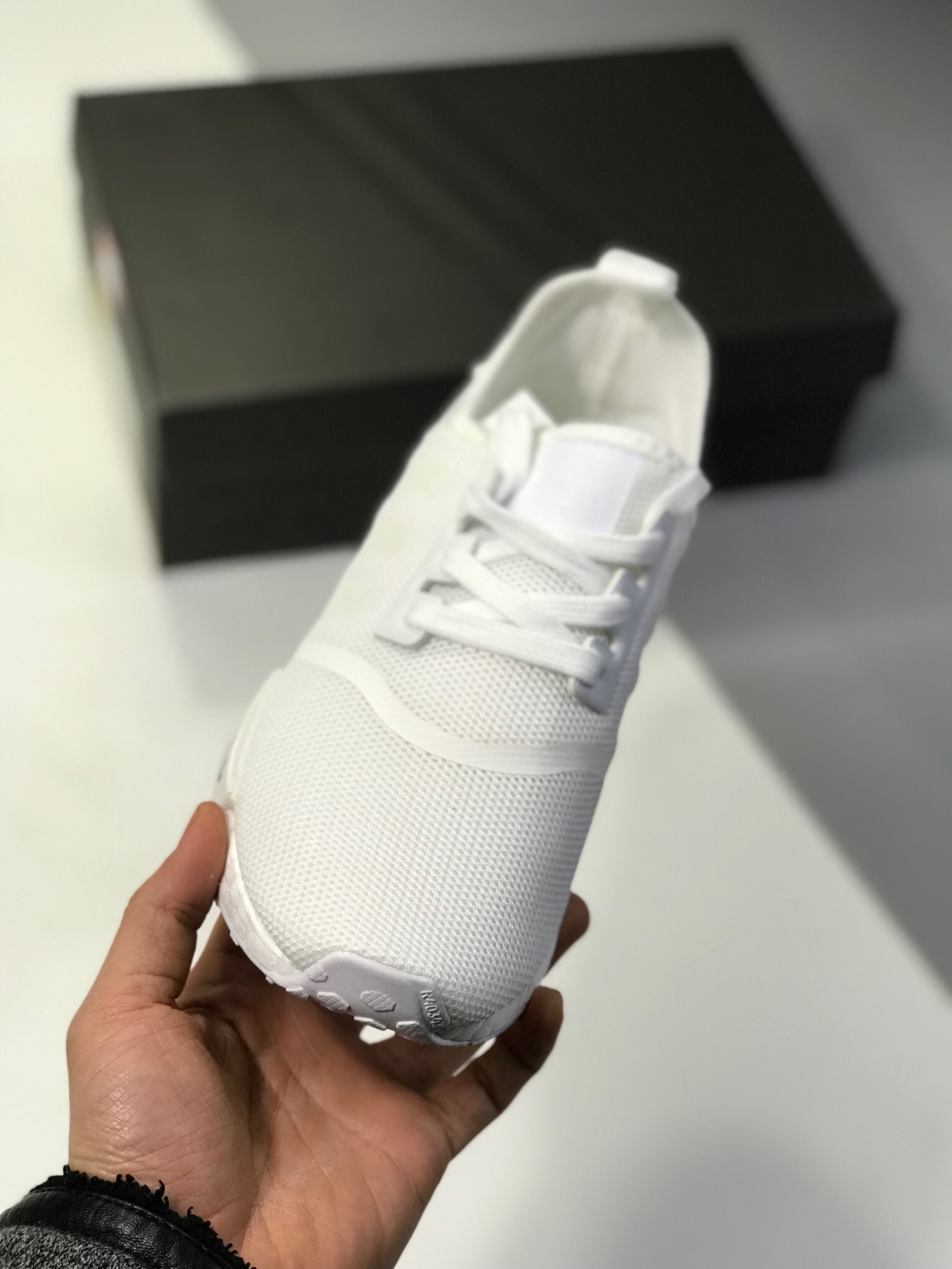 NMD R1  Primeknit Triple Black 网面限定   高密度弹性针织 首发新配色 Size：36 36.5 37 38 38.5 39 40 40.5 41 42 42.5 43 44 45