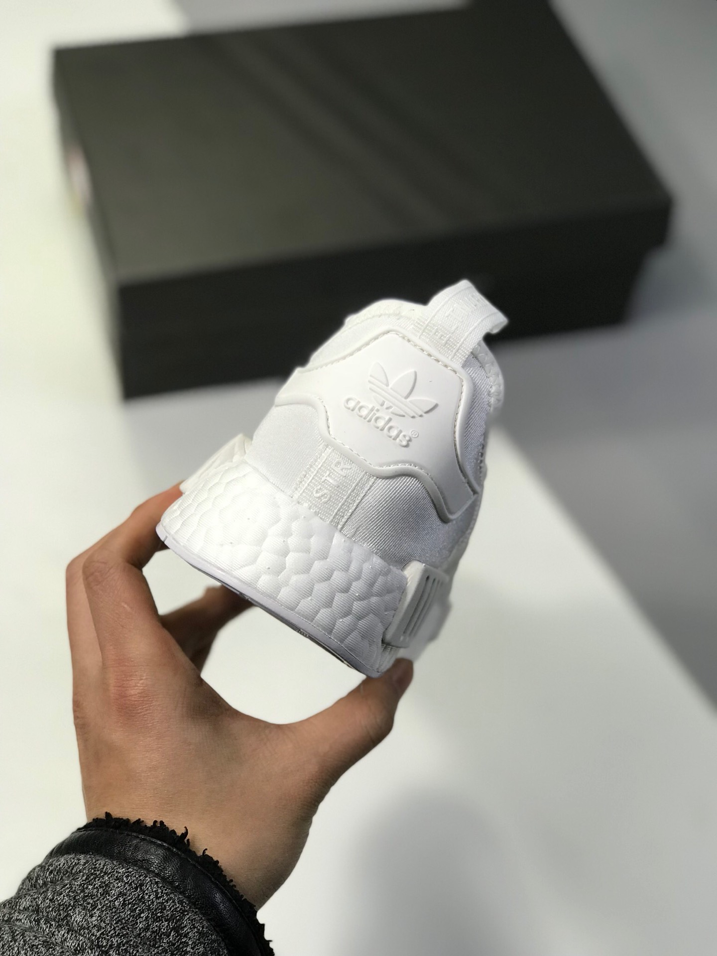 NMD R1  Primeknit Triple Black 网面限定   高密度弹性针织 首发新配色 Size：36 36.5 37 38 38.5 39 40 40.5 41 42 42.5 43 44 45