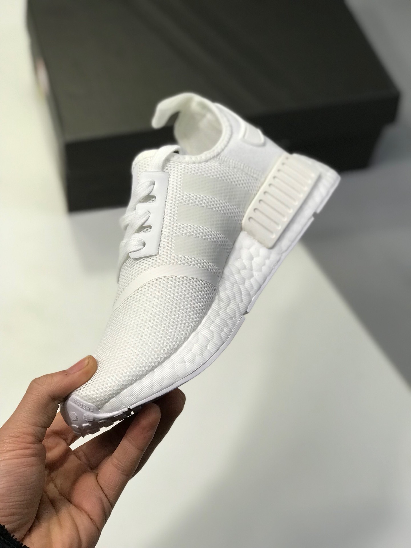 NMD R1  Primeknit Triple Black 网面限定   高密度弹性针织 首发新配色 Size：36 36.5 37 38 38.5 39 40 40.5 41 42 42.5 43 44 45