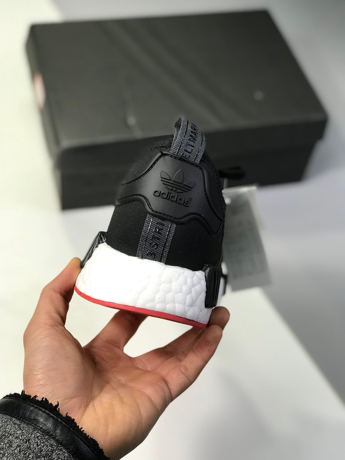 NMD R1  Primeknit Triple Black 网面限定  高密度弹性针织 首发新配色 ??Size：36 36.5 37 38 38.5 39 40 40.5 41 42 42.5 43 44 45