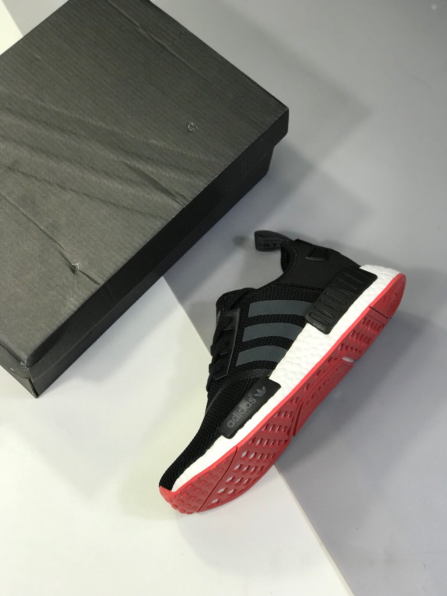 NMD R1  Primeknit Triple Black 网面限定  高密度弹性针织 首发新配色 ??Size：36 36.5 37 38 38.5 39 40 40.5 41 42 42.5 43 44 45