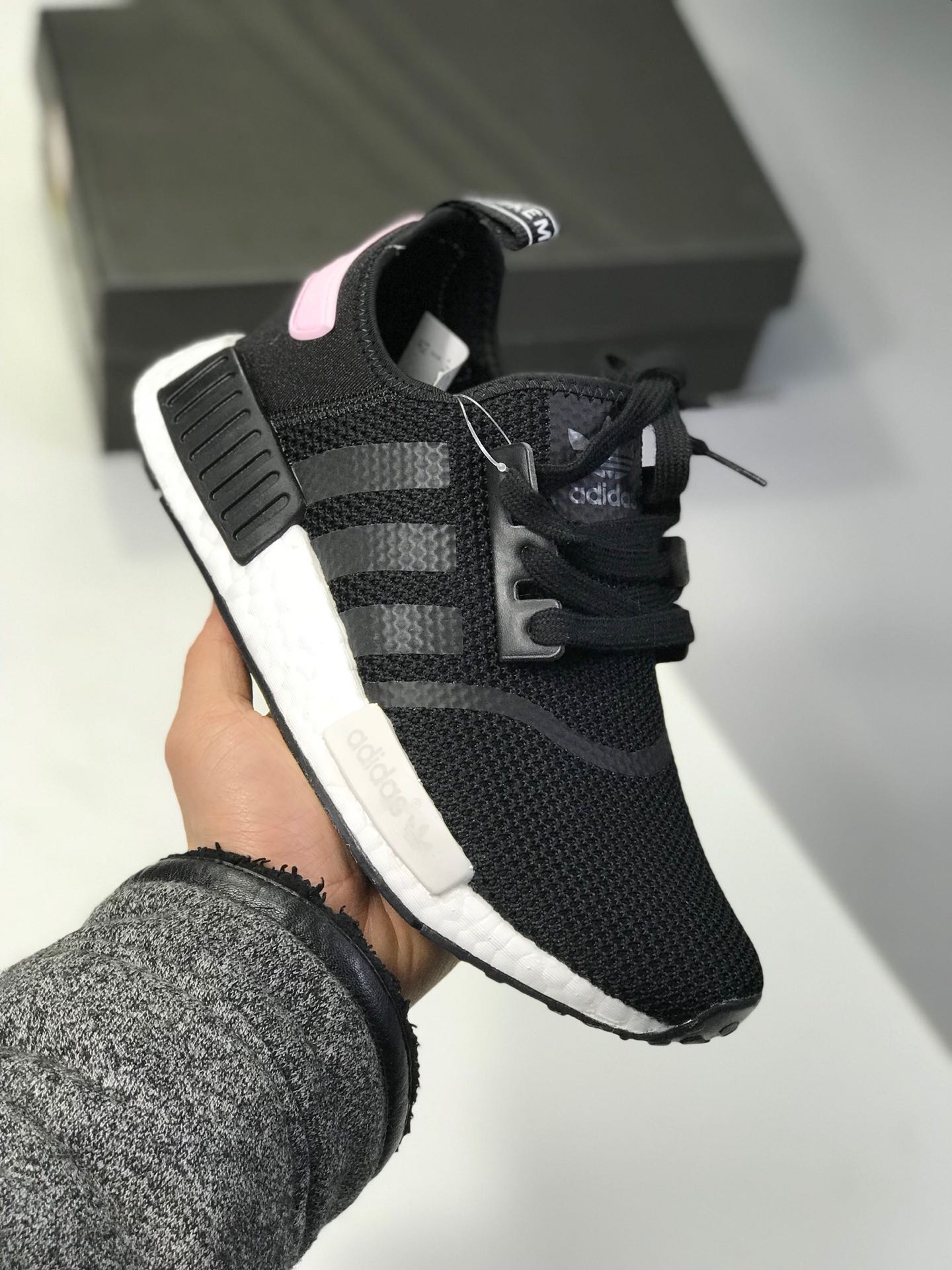 NMD R1  Primeknit Triple Black 网面限定  高密度弹性针织 首发新配色 Size：36 36.5 37 38 38.5 39 40 40.5 41 42 42.5 43 44 45