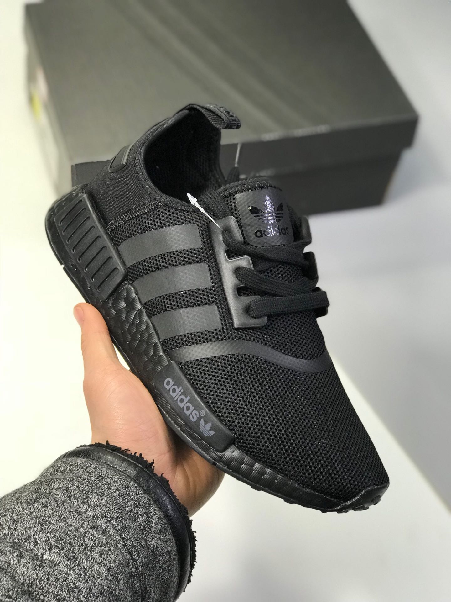 NMD R1  Primeknit Triple Black 网面限定  高密度弹性针织 首发新配色?Size：36 36.5 37 38 38.5 39 40 40.5 41 42 42.5 43 44 45