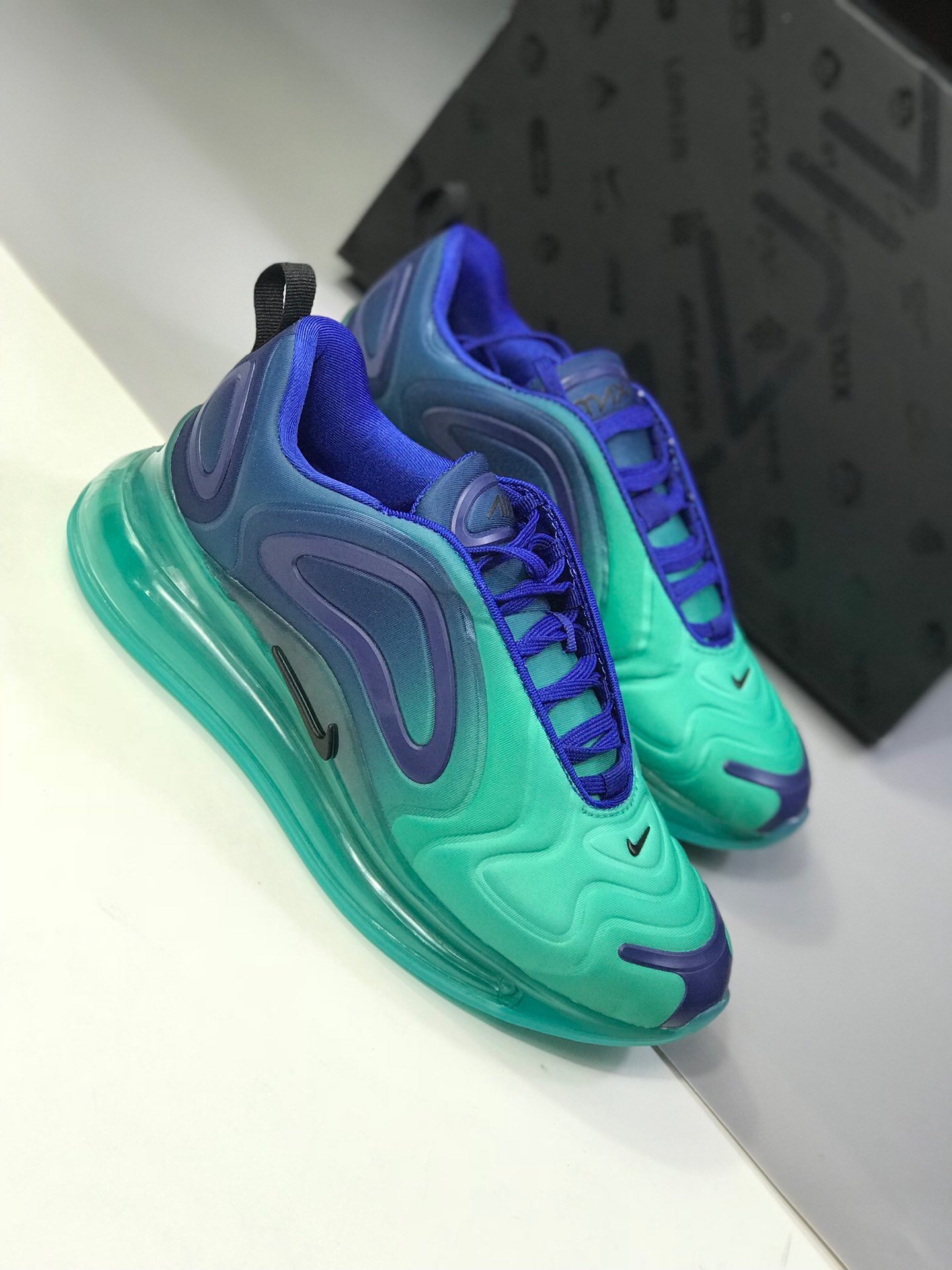 180纯原版 正确包装 耐克 Nike Air Max 720 天眼 气垫部分的全新升级  AO2924-400