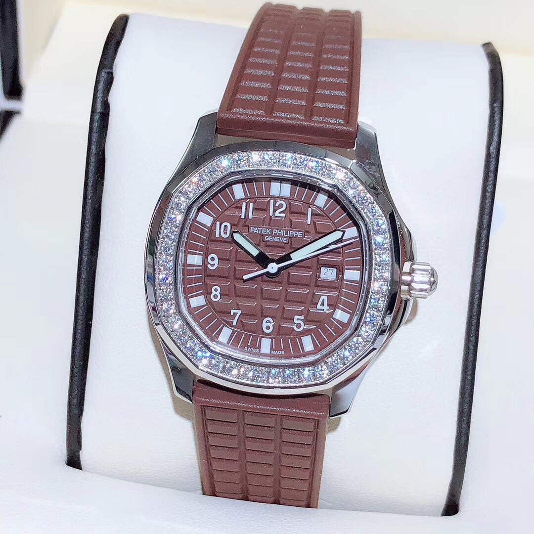 Patek Philippe 百达翡丽-PATEK PHlLlPPE 女表腕 AQUANAUT-5067A系列 既高端又奢华、浮雕表盘、斯华洛水晶镶嵌46颗、蓝宝石水晶玻璃 、带夜光效果、表径：35