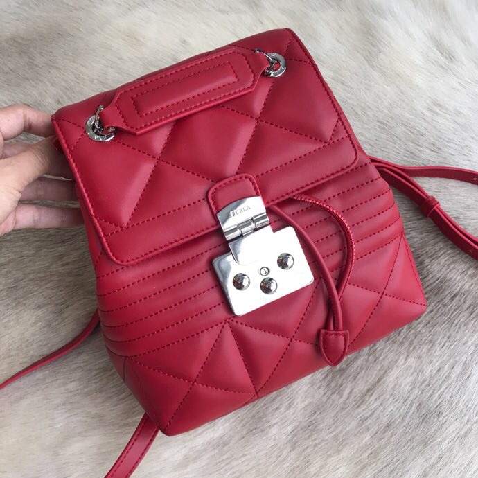 Evening Elegance: Furl'a's Italian Handbags for Special Occasions at Great Prices_voghion.com