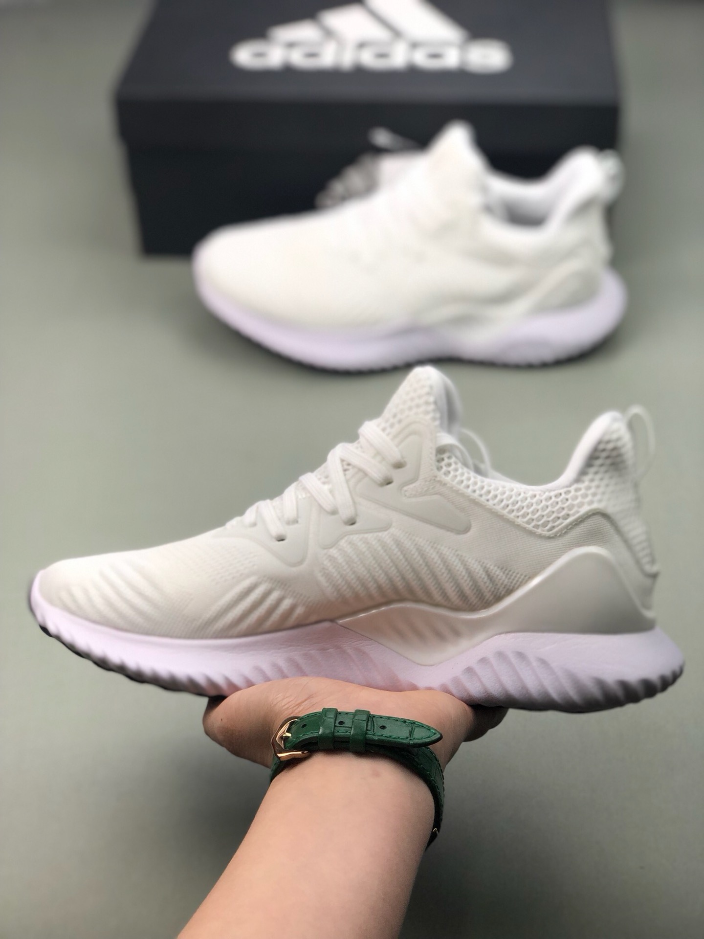 Adidas Alphabounce Beyond m高弹马牌鲨鱼鳃纹大底慢跑鞋  尺码：36 36? 37? 38 38? 39? 40 40? 41? 42 42? 43? 44 45?  #WX0313