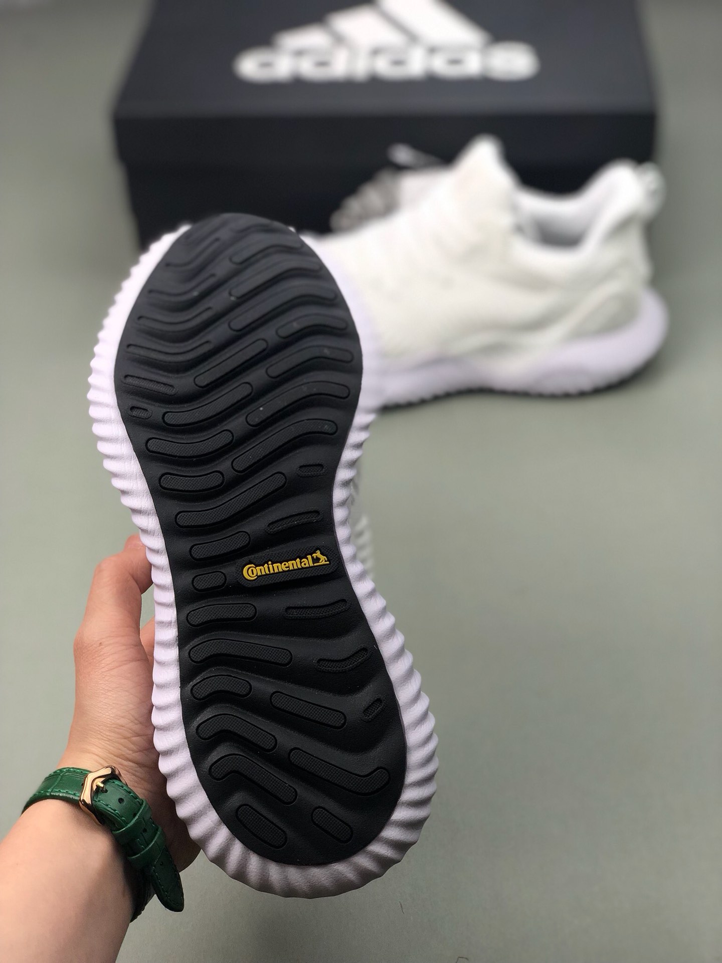 Adidas Alphabounce Beyond m高弹马牌鲨鱼鳃纹大底慢跑鞋  尺码：36 36? 37? 38 38? 39? 40 40? 41? 42 42? 43? 44 45?  #WX0313