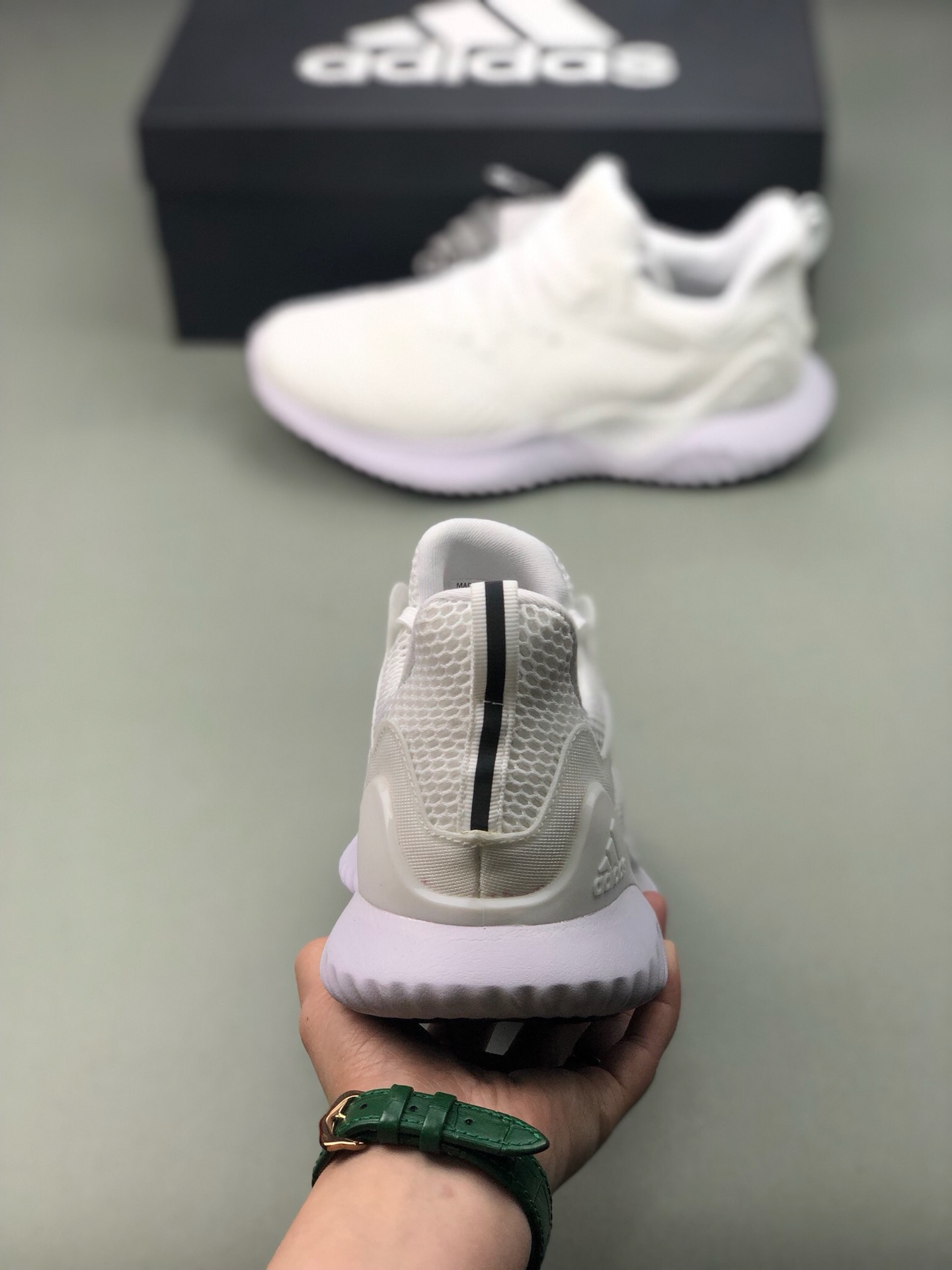 Adidas Alphabounce Beyond m高弹马牌鲨鱼鳃纹大底慢跑鞋  尺码：36 36? 37? 38 38? 39? 40 40? 41? 42 42? 43? 44 45?  #WX0313