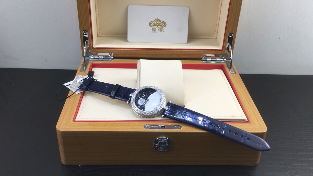 Van Cleef & Arpels 皇家 梵克雅宝日月星辰女款腕表视频欣赏