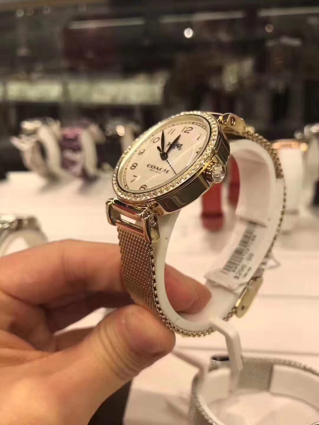 COACH Women’s Watch with Movado Cores: Elegant, Versatile, Cartier-like Design - 图片 5