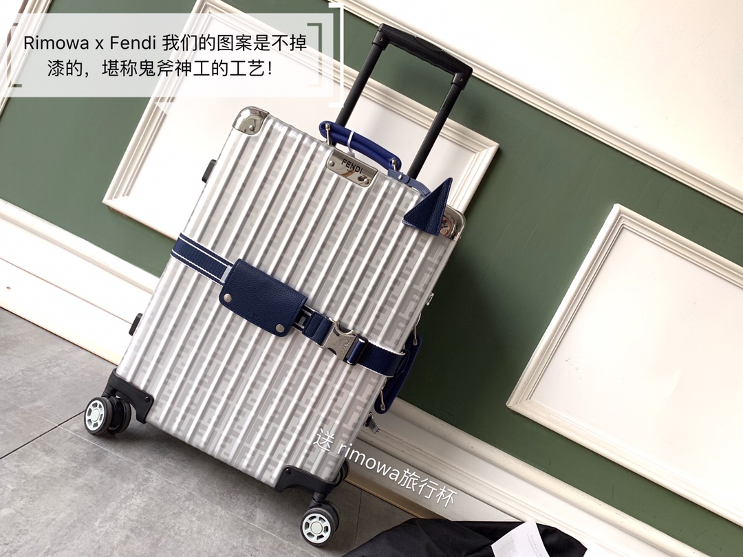 Fend i x rimowa 联名！满箱的双F图案是国外引进的二次氧化工艺！与箱子是一体的没有微凸感，不掉漆！PS:市面上大部分做的印图工艺，成本低产量高！但使用过程会陆续出现掉漆的现象，无法修复⚠️ ———————…