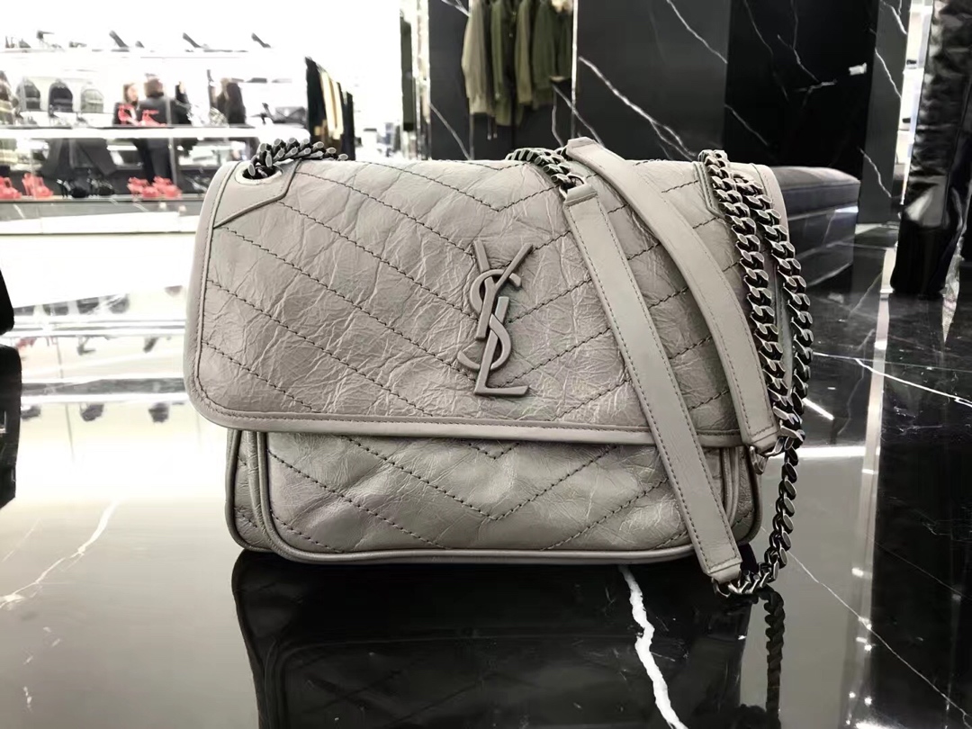 YSL 𝐍𝐢𝐤𝐢 28𝐜𝐦 邮差包 633158浅灰色/银链